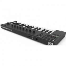 Native Instruments  M32 B-stock