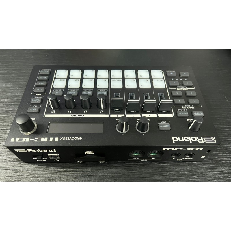 Roland MC-101 Groovebox