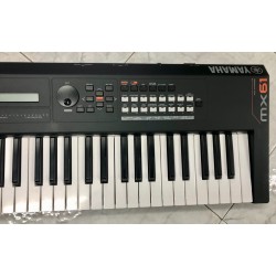 Yamaha MX61II Usata