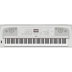 Yamaha DGX670 White