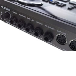 Alesis SR18