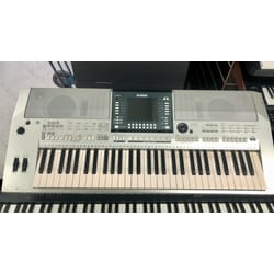 Yamaha PSR S710 usata