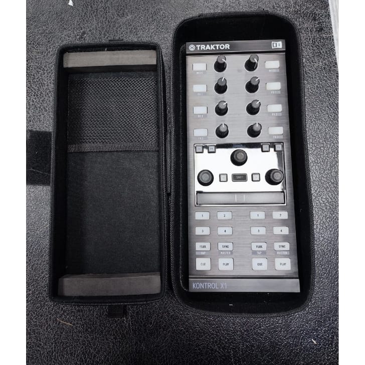 NATIVE INSTRUMENTS TRAKTOR X1 MK2 + BAG USATO