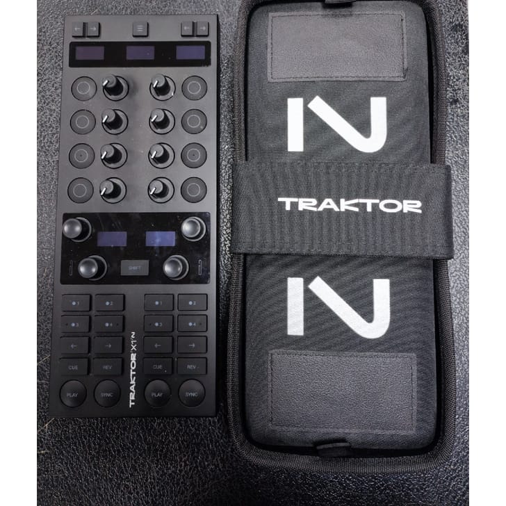 NATIVE INSTRUMENTS TRAKTOR X1 MK3 + BAG