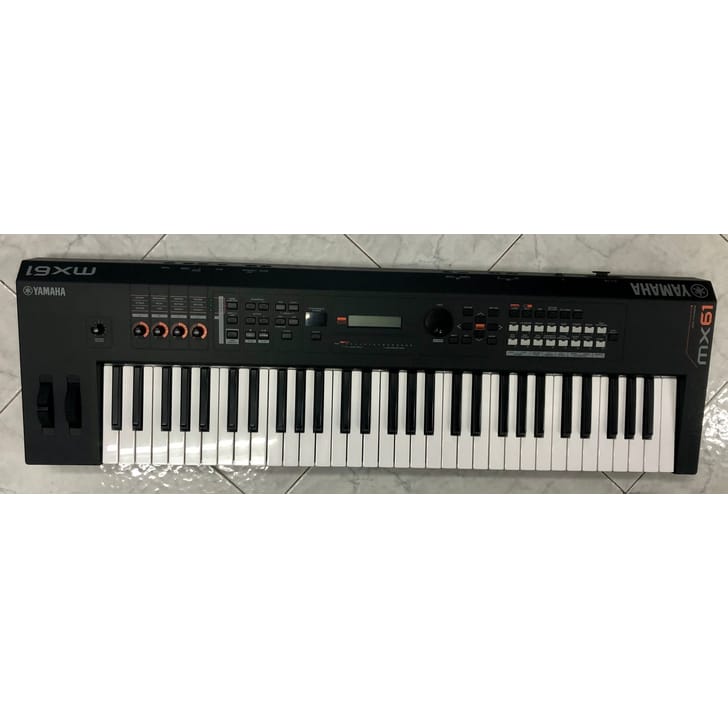Yamaha MX61II Usata